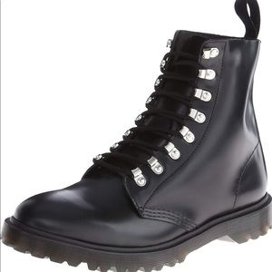 DR. MARTENS ASSANGE BOOTS